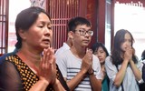 Tấp nập đến Văn Miếu cầu may trước ngày thi THPT Quốc gia 2017